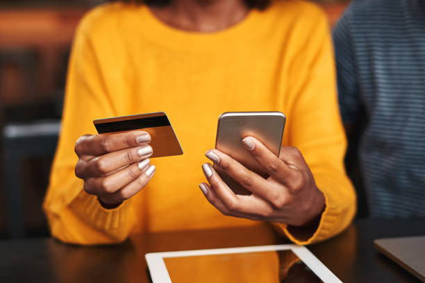 how does online credit card processing work?
